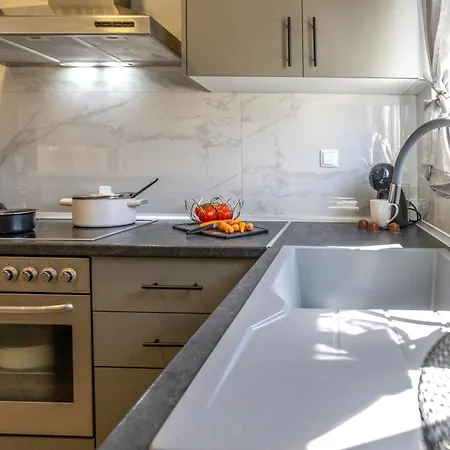 Foteini's * Néa Péramos